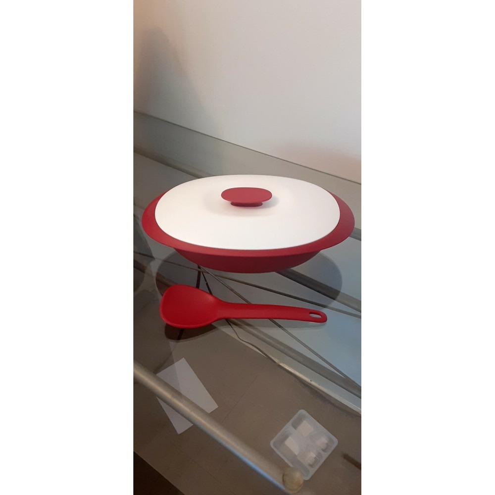 TUPPERWARE SOUP TUREEN 7.5 cups